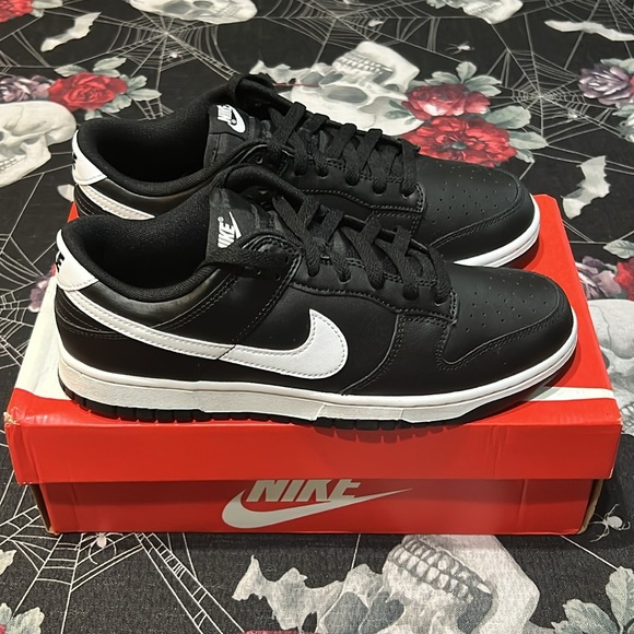 DS 2023 NIKE DUNK LOW RETRO BLACK PANDA 2.0 SIZE MENS 9 OR 9.5 NIB - Picture 3 of 12